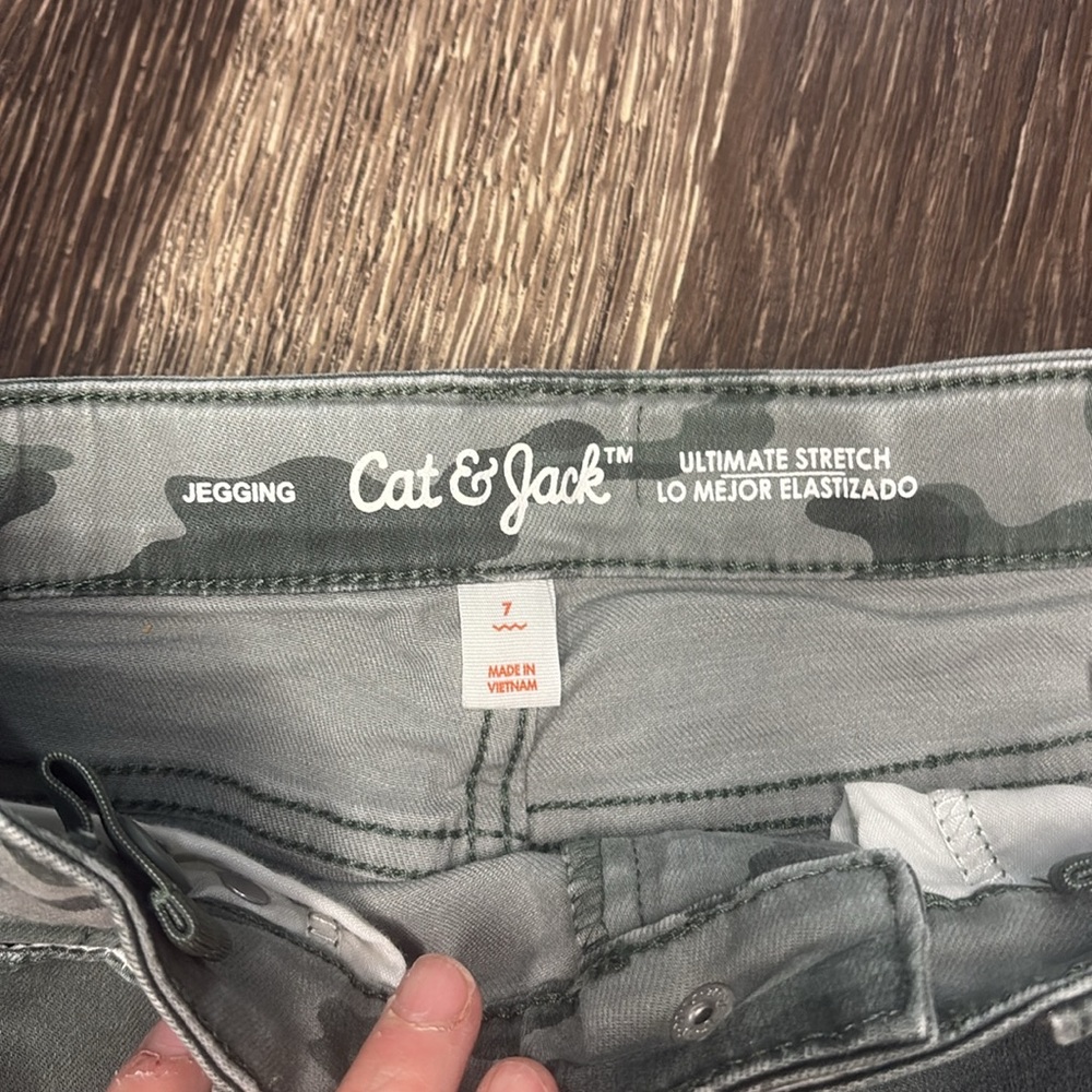 Girl Cat & Jack Camo jegging jeans size 7 - Picture 3 of 4